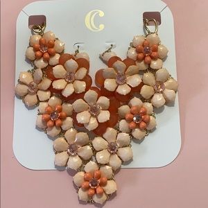 Charming Charlie Peach and Blush Flower Necklace